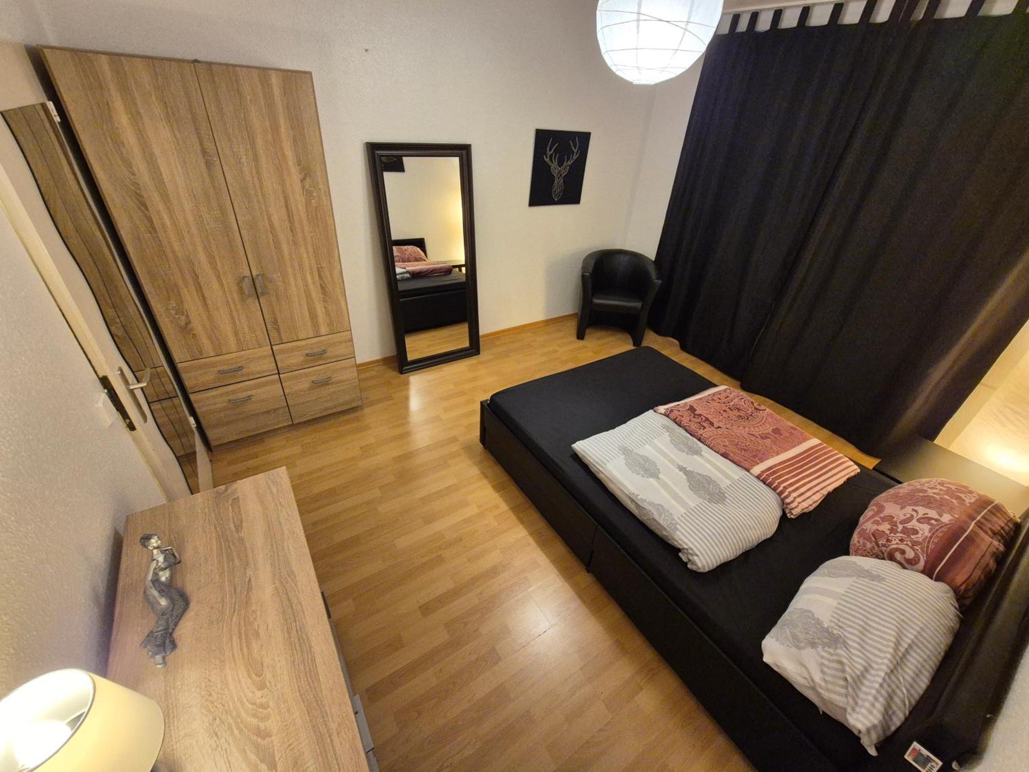 Schoene 3 Schlafzimmer Wohnung Mit 4 Dopplbetten Берлін Екстер'єр фото