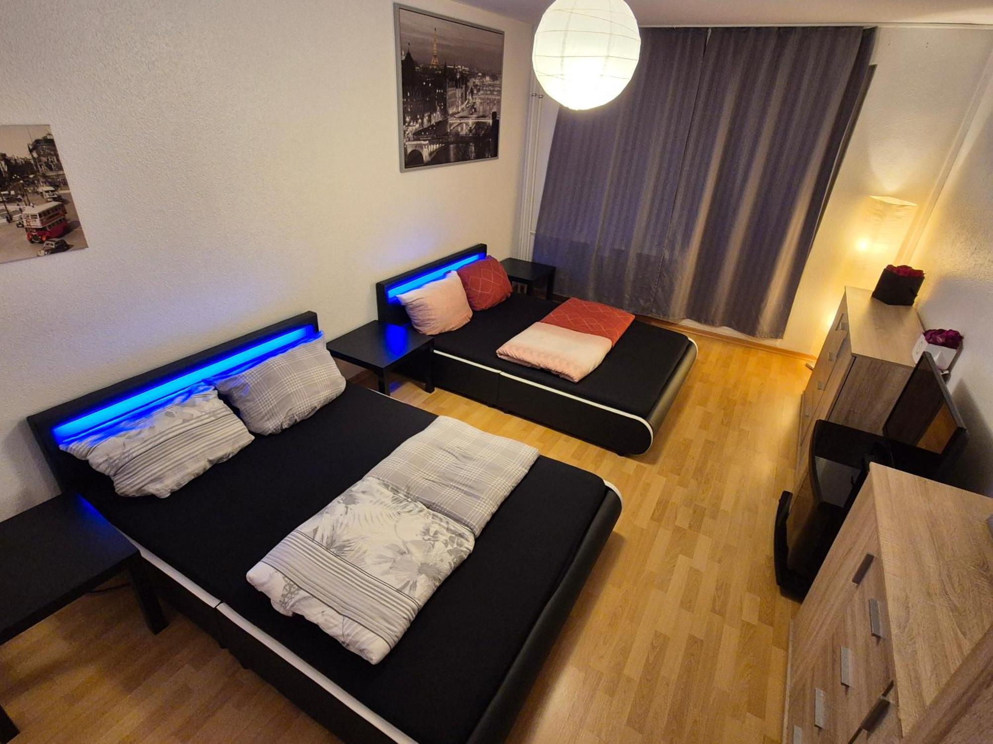 Schoene 3 Schlafzimmer Wohnung Mit 4 Dopplbetten Берлін Екстер'єр фото