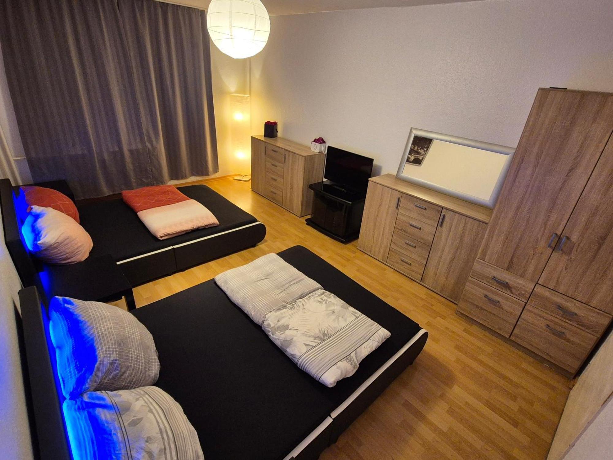 Schoene 3 Schlafzimmer Wohnung Mit 4 Dopplbetten Берлін Екстер'єр фото