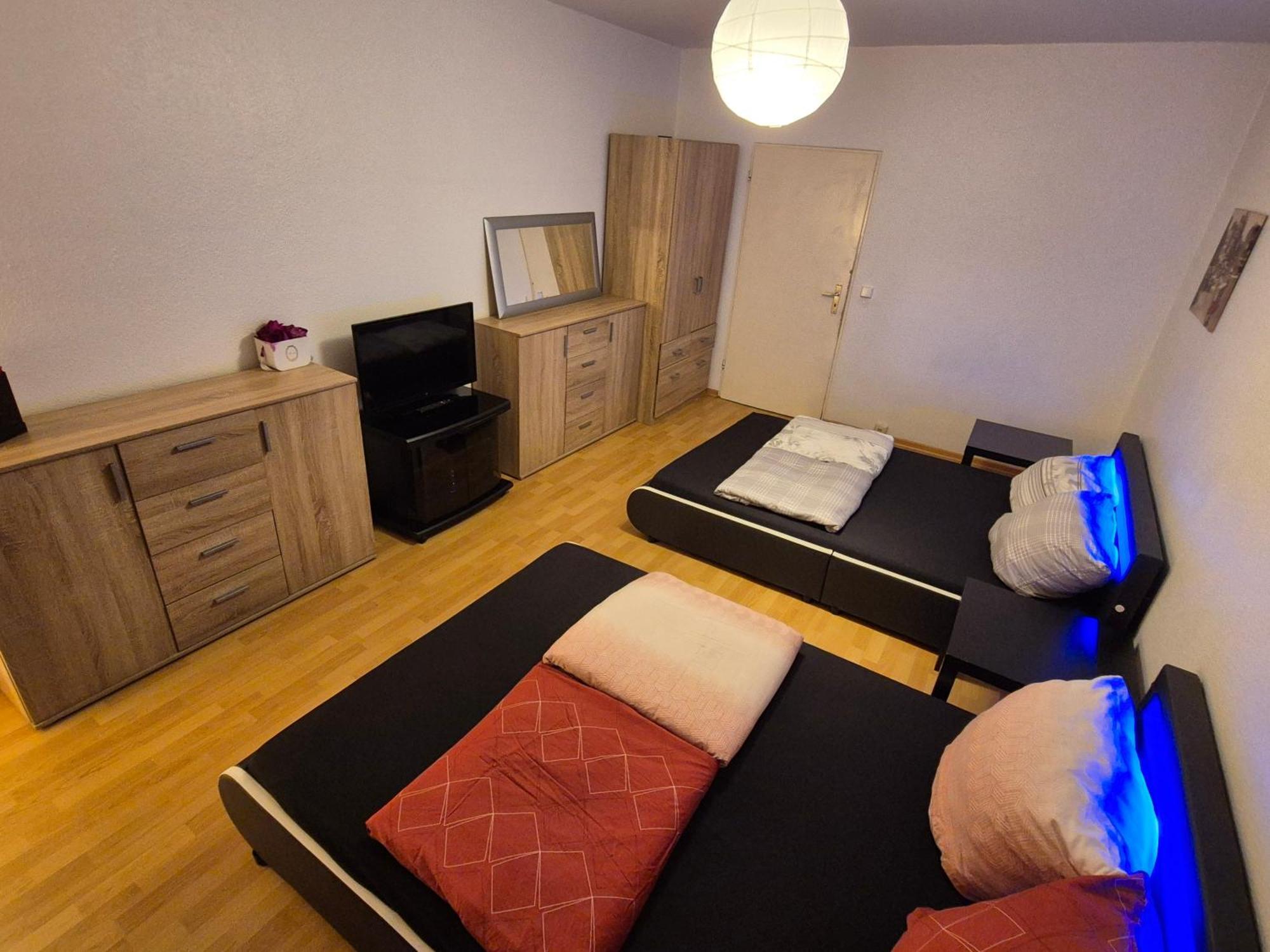 Schoene 3 Schlafzimmer Wohnung Mit 4 Dopplbetten Берлін Екстер'єр фото