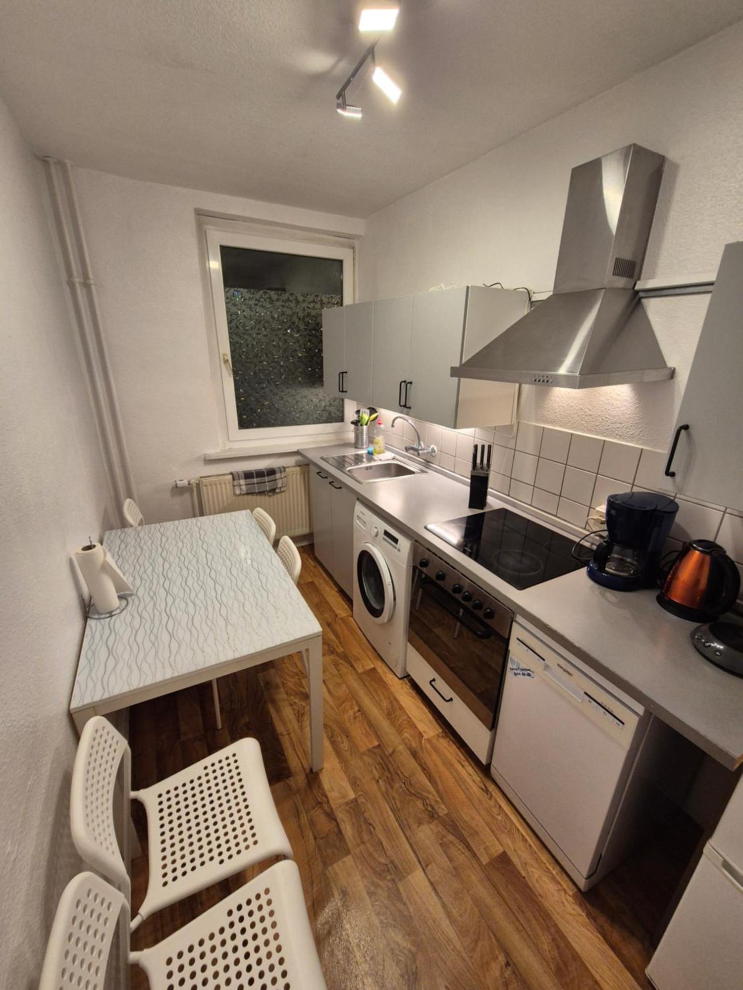 Schoene 3 Schlafzimmer Wohnung Mit 4 Dopplbetten Берлін Екстер'єр фото